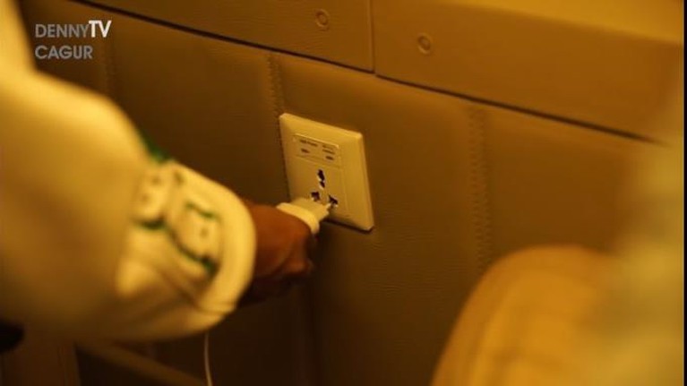 10 Penampakan Interior Mobil Mewah Denny Cagur Bak Kamar Hotel Denny Cagur baru-baru ini memperlihatkan mobilnya yang baru selesai dirombak bak kamar hotel. Yuk kita intip!