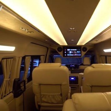 10 Penampakan Mobil Mewah Denny Cagur Bak Kamar Hotel