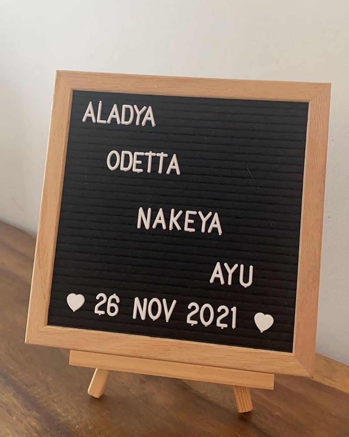 Kabar bahagia datang dari Nola B3 yang baru saja melahirkan anak ke empatnya di usia 43 tahun&period; Yuk intip&excl;