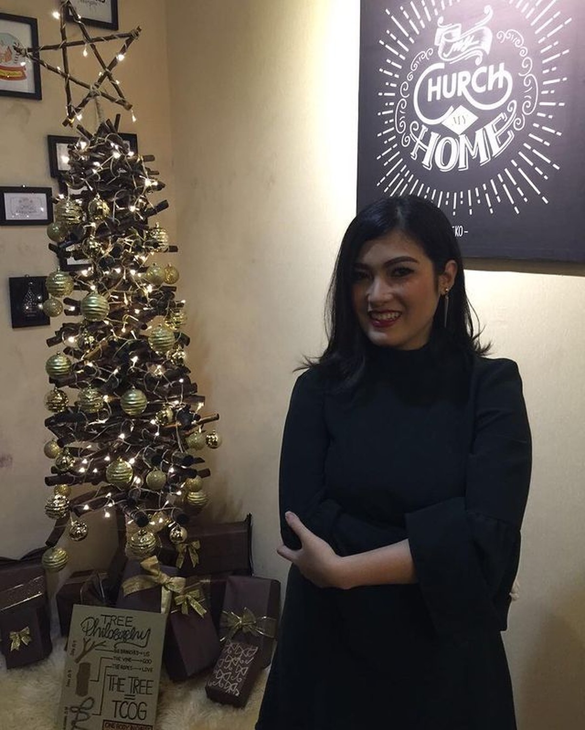 Sylvia Damayanti atau dikenal dengan Kamaya Idol menceritakan kisah spiritualnya pindah agama disorot&period; Yuk intip potretnya&excl;