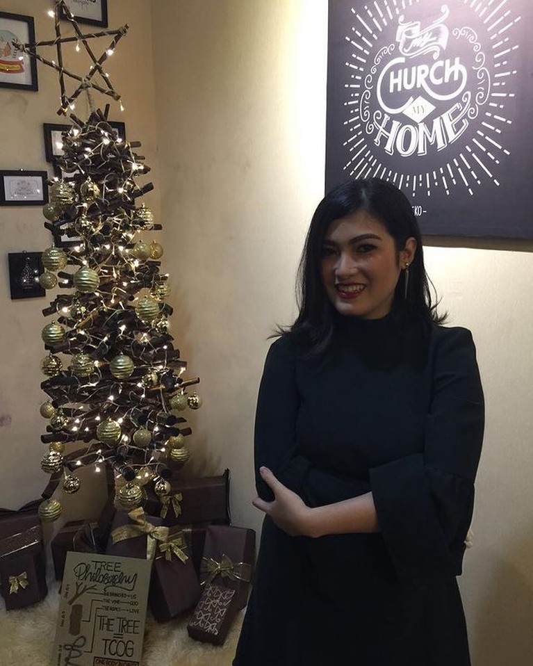7 potret Kamaya Idol yang pindah Agama Sylvia Damayanti atau dikenal dengan Kamaya Idol menceritakan kisah spiritualnya pindah agama disorot. Yuk intip potretnya!
