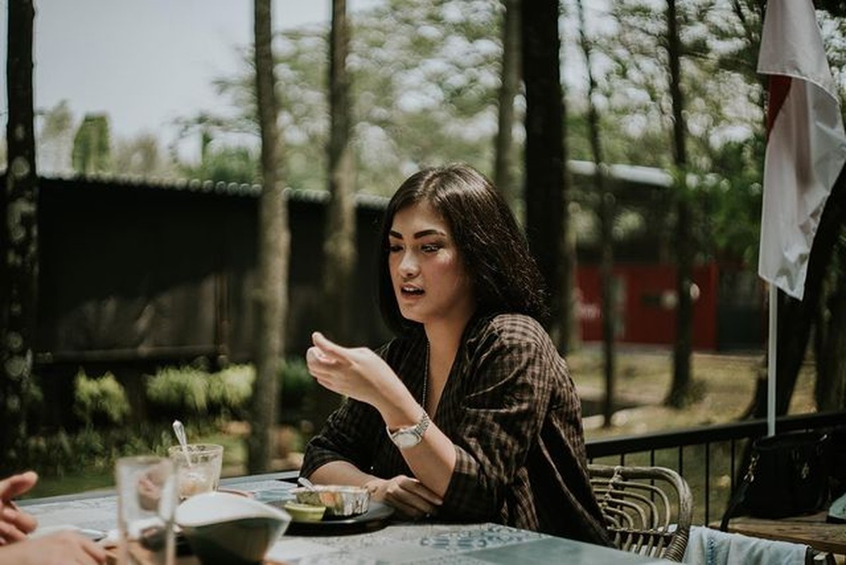 Sylvia Damayanti atau dikenal dengan Kamaya Idol menceritakan kisah spiritualnya pindah agama disorot&period; Yuk intip potretnya&excl;