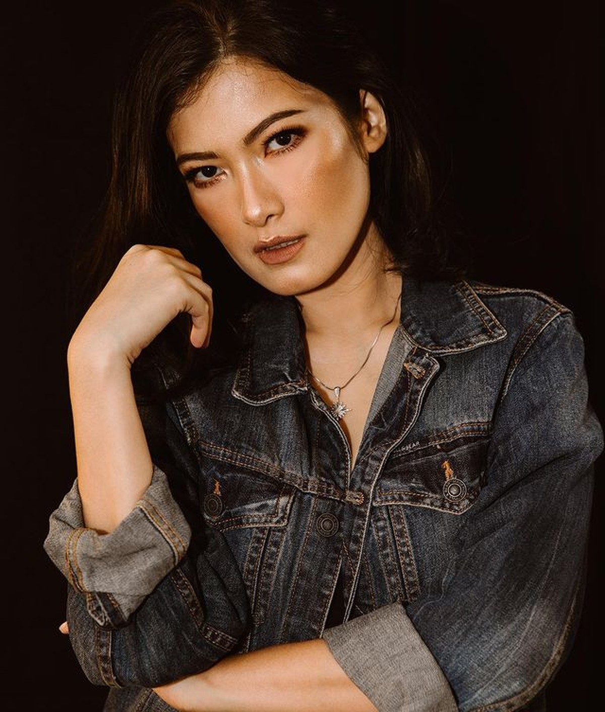 Sylvia Damayanti atau dikenal dengan Kamaya Idol menceritakan kisah spiritualnya pindah agama disorot&period; Yuk intip potretnya&excl;