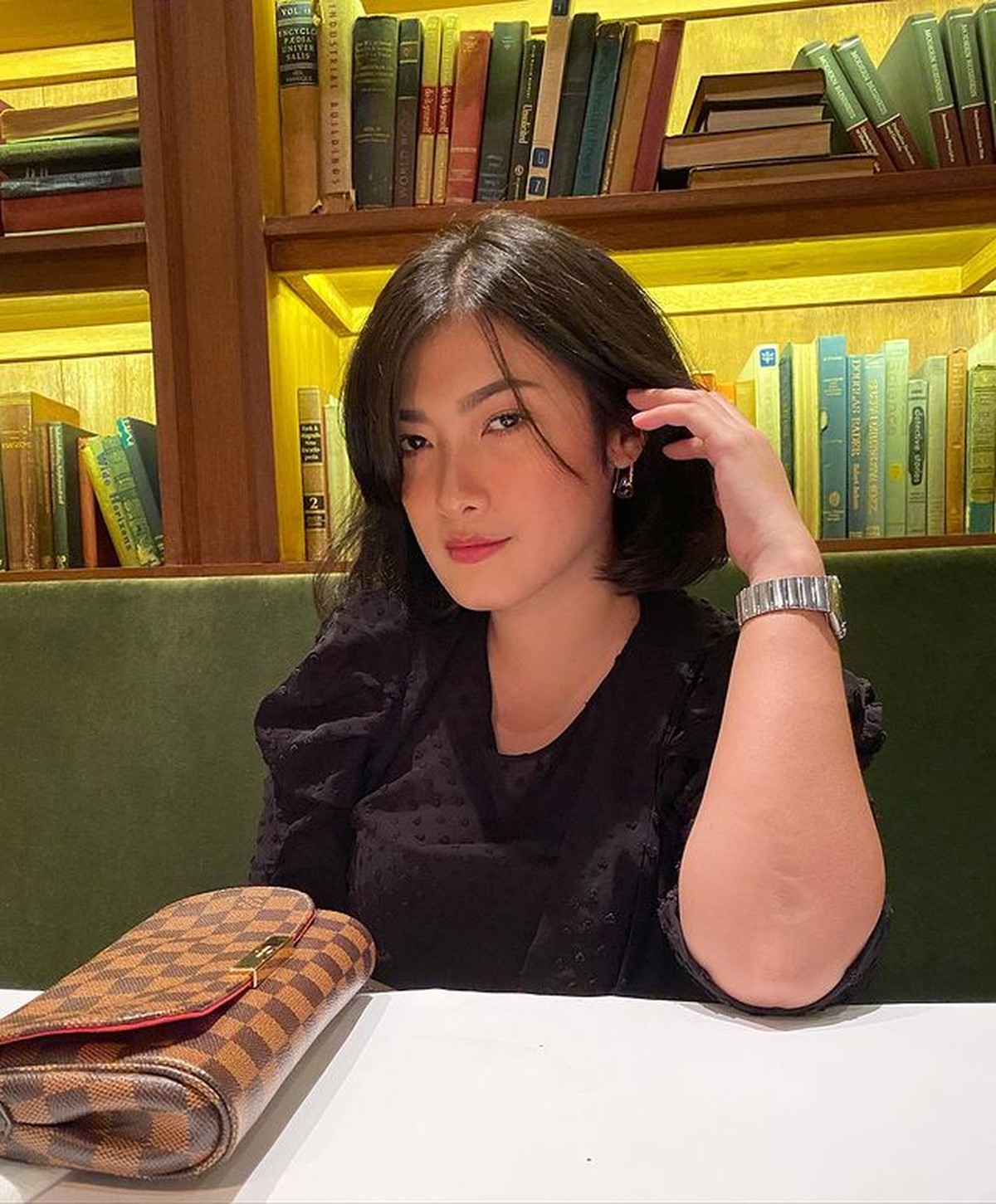 Sylvia Damayanti atau dikenal dengan Kamaya Idol menceritakan kisah spiritualnya pindah agama disorot&period; Yuk intip potretnya&excl;