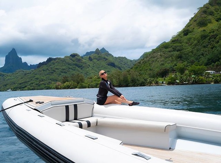 7 Potret Paris Hilton Pamer Kemesraan dengan SuamiSaat Bulan Madu Pasangan pengantin baru Paris Hilton dan Carter Reum sedang melakukan bulan madu di Pulau Bora Bora. Yuk intip!