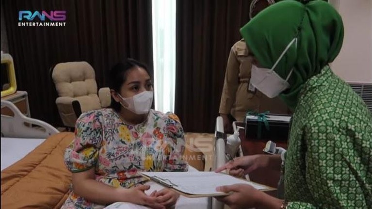 7 Potret Persiapan Jelang Lahiran Anak Kedua Nagita Slavina dan Raffi Sebelum melahirkan anak kedua, Nagita Slavina melakukan persiapan jelang lahiran. Yuk kita intip potretnya!