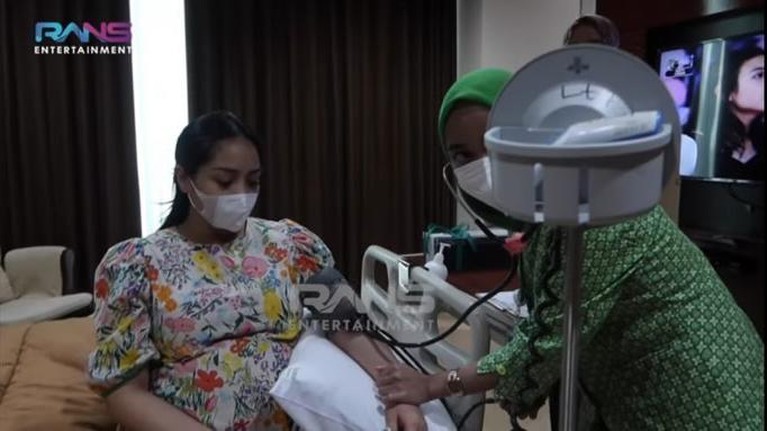 7 Potret Persiapan Jelang Lahiran Anak Kedua Nagita Slavina dan Raffi Sebelum melahirkan anak kedua, Nagita Slavina melakukan persiapan jelang lahiran. Yuk kita intip potretnya!