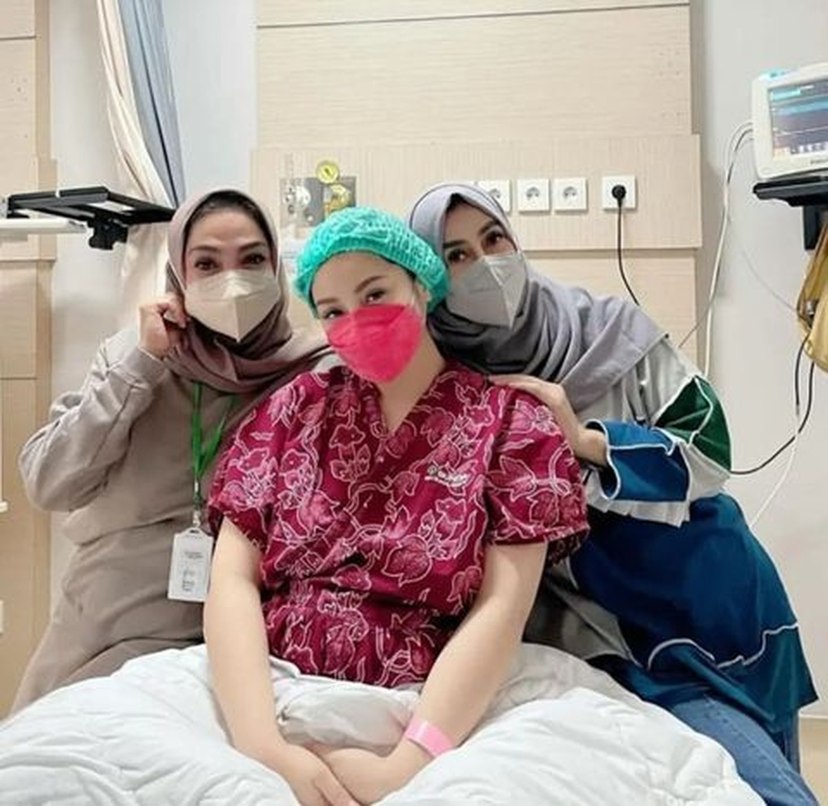 Nagita Slavina telah melahirkan anak keduanya dengan Raffi Ahmad hari ini Jumat &lpar;26&sol;11&rpar;&period; Yuk intip momennya&excl;