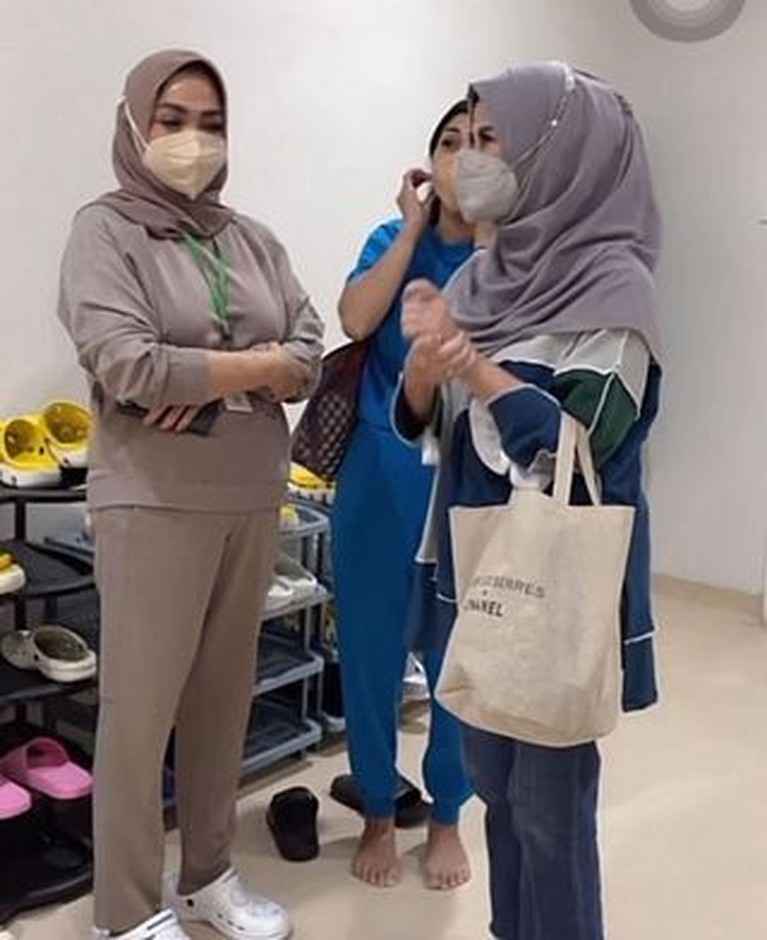 8 Detik-detik Nagita Slavina Lahirkan Anak Kedua Didampingi Raffi Ahmad Nagita Slavina telah melahirkan anak keduanya dengan Raffi Ahmad hari ini Jumat (26/11). Yuk intip momennya!