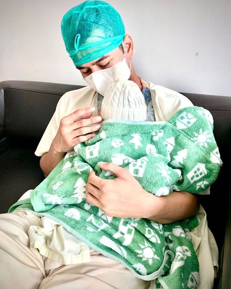 8 Detik-detik Nagita Slavina Lahirkan Anak Kedua Didampingi Raffi Ahmad Nagita Slavina telah melahirkan anak keduanya dengan Raffi Ahmad hari ini Jumat (26/11). Yuk intip momennya!