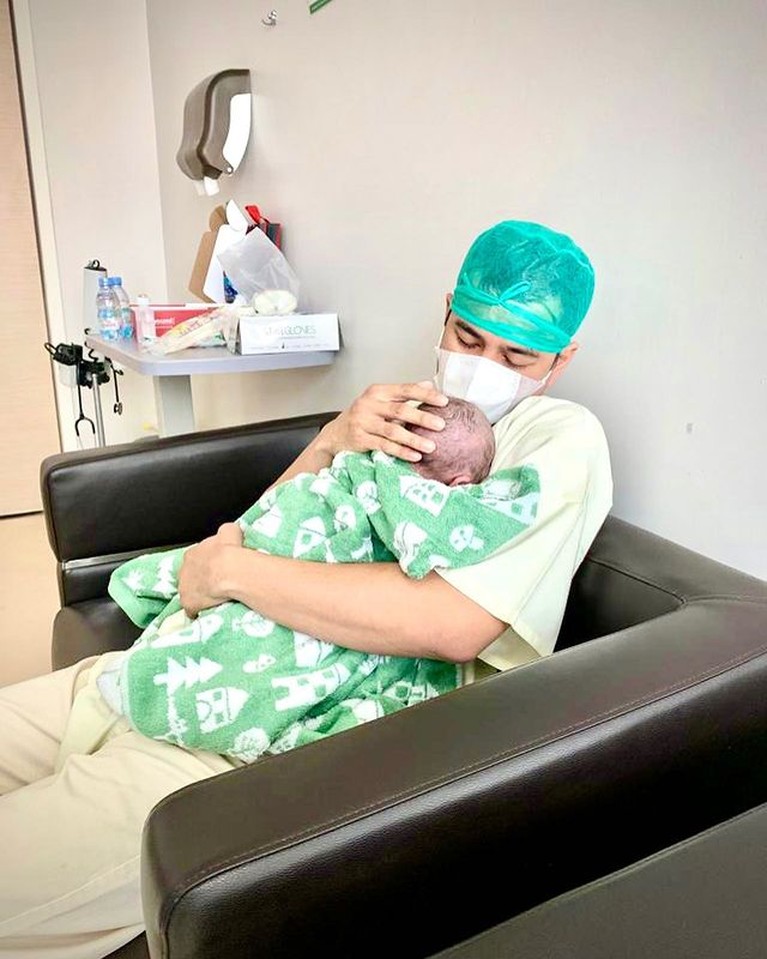 8 Detik-detik Nagita Slavina Lahirkan Anak Kedua Didampingi Raffi Ahmad Nagita Slavina telah melahirkan anak keduanya dengan Raffi Ahmad hari ini Jumat (26/11). Yuk intip momennya!
