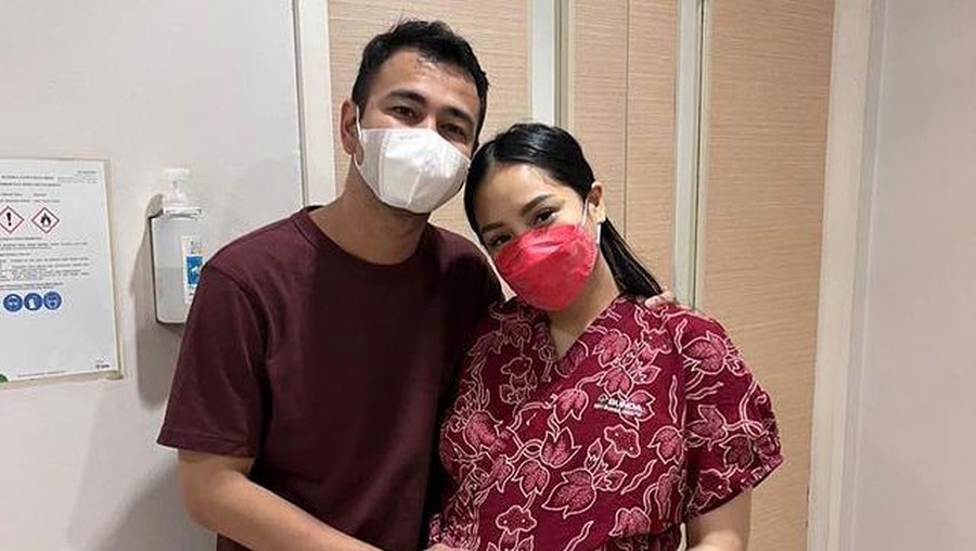 Nagita Slavina telah melahirkan anak keduanya dengan Raffi Ahmad hari ini Jumat (26/11). Yuk intip momennya!