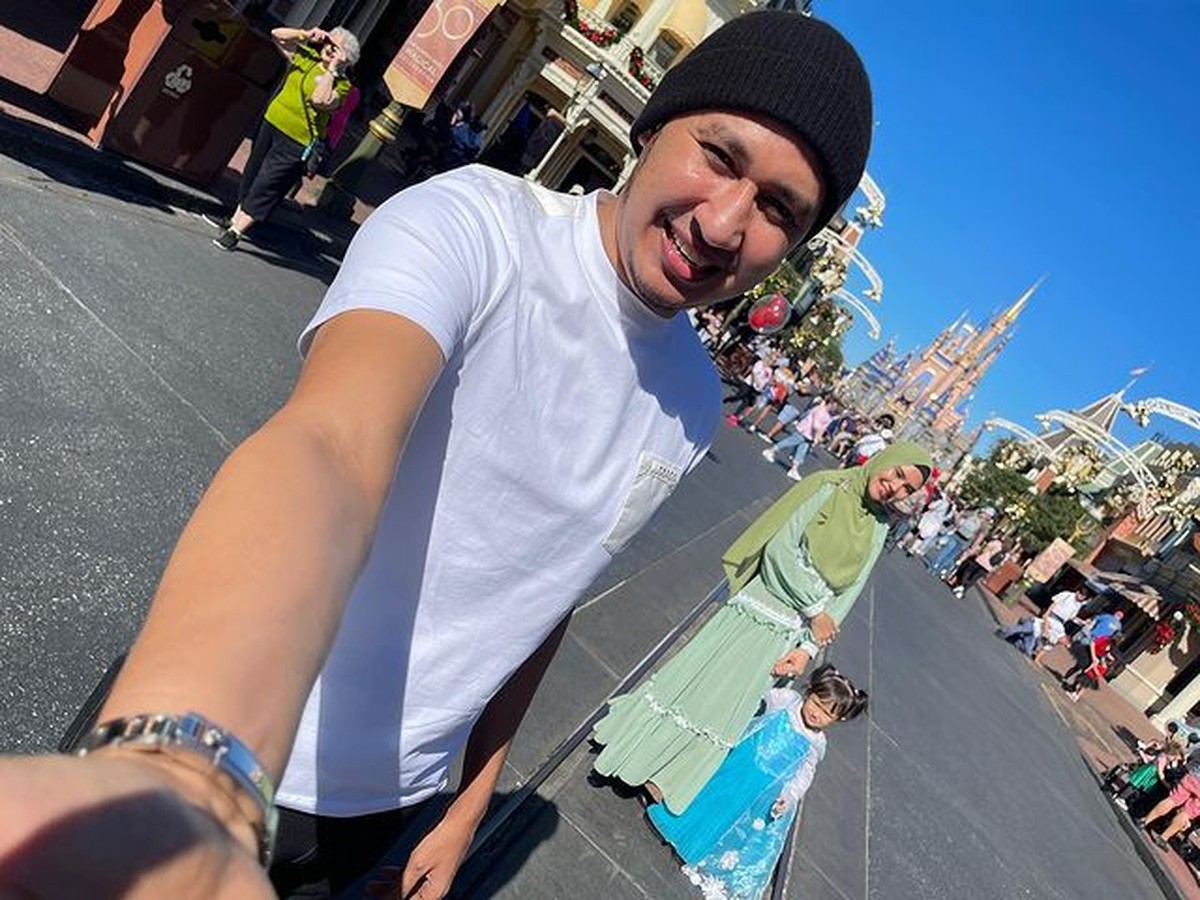 Kartika Putri dan sang suami Habib Usman membawa putri mereka Khalisa liburan di Amerika&period; Yuk kita intip potret keseruannya&excl;