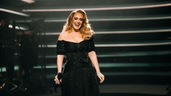 Hadiri NBA All-Star Game, Adele Kenakan Pakaian Senilai Rp287 Juta