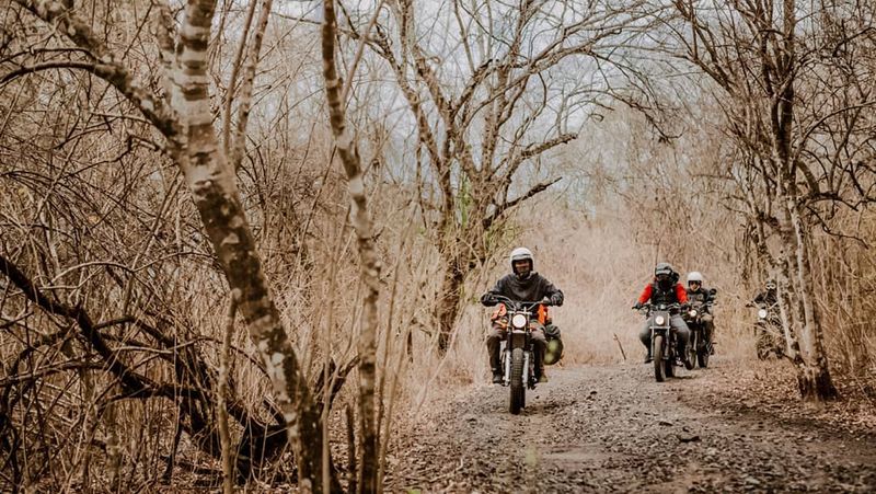 Aktivitas perjalanan jarak jauh menggunakan motor atau akrab disebut touring kini menjadi salah satu kegiatan yang rutin dilakukan para bikers di akhir pekan.