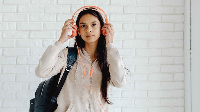 5 Lagu yang Ingatkan Para Perempuan Kalau Cantik Gak Selalu dari Fisik, Dengerin Yuk!