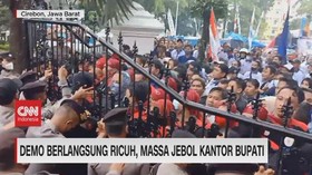VIDEO: Demo Berlangsung Ricuh, Massa Jebol Kantor Bupati