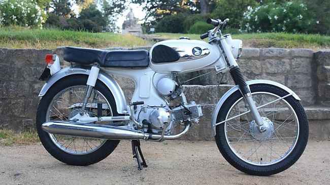 Honda S90 salah satu motor legenda di Indonesia yang punya julukan unik yaitu biji nangka.