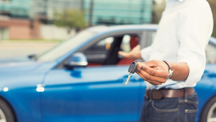 Car dealer sales/rent car to the customer