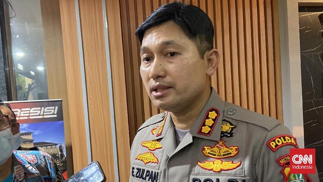 Kabid Humas Polda Metro Jaya Kombes E. Zulpan mengungkap lebih lanjut identitas korban penembakan anggota polisi yang mengaku sebagai wartawan.