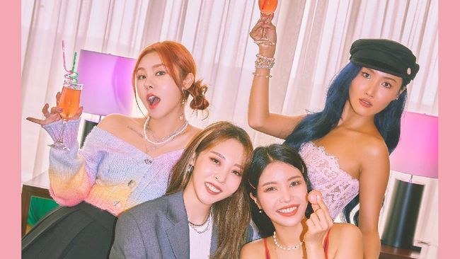 MAMAMOO akan segera comeback dengan merilis album terbaru sekaligus mengumumkan konser dengan formasi lengkap.