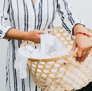 Musim Hujan Tiba, 4 Tips Mencuci Pakaian Supaya Tidak Bau Apek ala Anak Kos Ini Perlu Dicoba lho!