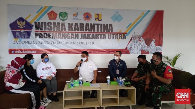 Moeldoko datang pukul 09.00 pagi dan berkeliling ke dalam wisma atlet mengunjungi ruang administrasi, ruang berobat, ruang swab, dan ruang pelayanan umum.