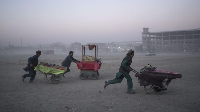 PBB menyebut butuh US$5 miliar atau sekitar Rp71 triliun untuk membantu mencegah bencana kemanusiaan di Afghanistan pada 2022.