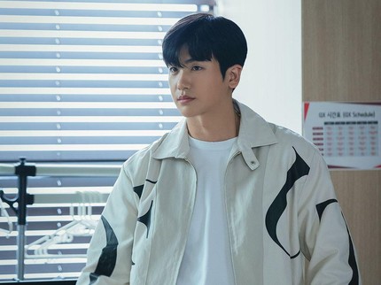 5 Fakta Aktor Park Hyung Sik Pemain Drama Korea Happiness, Sahabat V BTS Bun