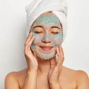 Musim Hujan atau Kemarau, 3 Perawatan Kulit Ini Nggak Boleh Absen Dilakukan!