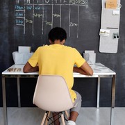 Prestasi Terus Naik, Coba Ikuti Aturan Fengsui Untuk Menata Posisi Meja Belajar