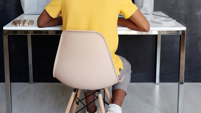 Prestasi Terus Naik, Coba Ikuti Aturan Fengsui Untuk Menata Posisi Meja Belajar Prestasi Terus Naik, Coba Ikuti Aturan Fengsui Untuk Menata Posisi Meja Belajar