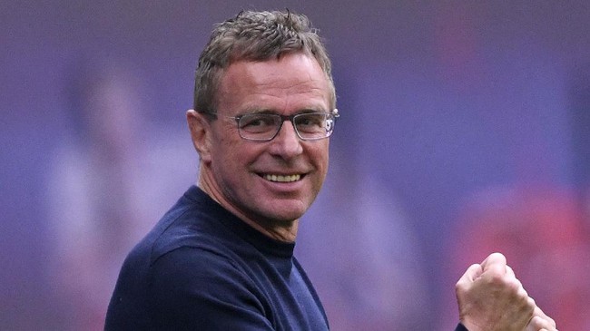 Legenda Jerman, Jurgen Klinsmann yakin Ralf Rangnick bakal membantu Manchester United memecahkan masalah yang mereka alami selama ini.