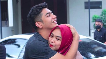 img-title Ria Ricis Bagikan Kabar Baik, Hamil?