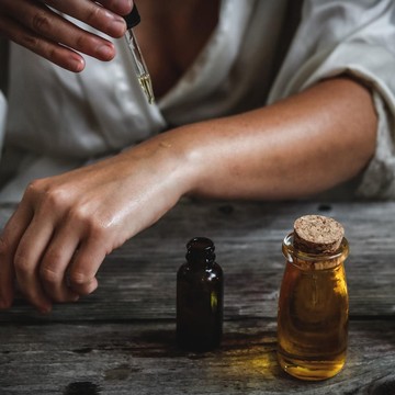 img-title Sama-sama Natural, Ini Alasan Minyak Alami Tumbuhan Lebih Baik dari Hewan untuk Perawatan Kulit