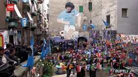 VIDEO: Mural Raksasa Untuk Mengenang Jasa Diego Maradona