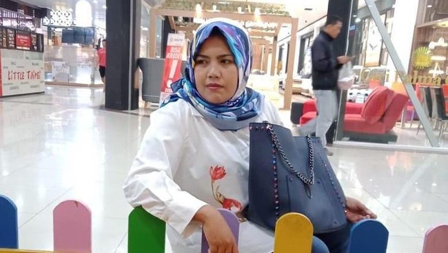 Sebelum jadi korban tabrak lari, Pengelola Gresik Putra Paranane FA Zha Eka Wulandari mengaku telah dibuntuti orang tak dikenal selama tiga hari.