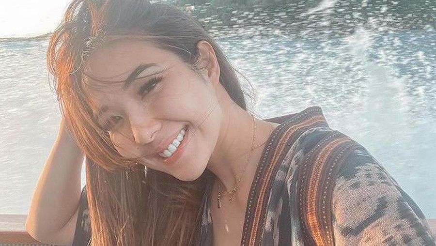 Baru-baru ini Gisella membagikan momen liburannya di pulau Maratua Kalimantan Timur. Yuk kita intip potretnya!