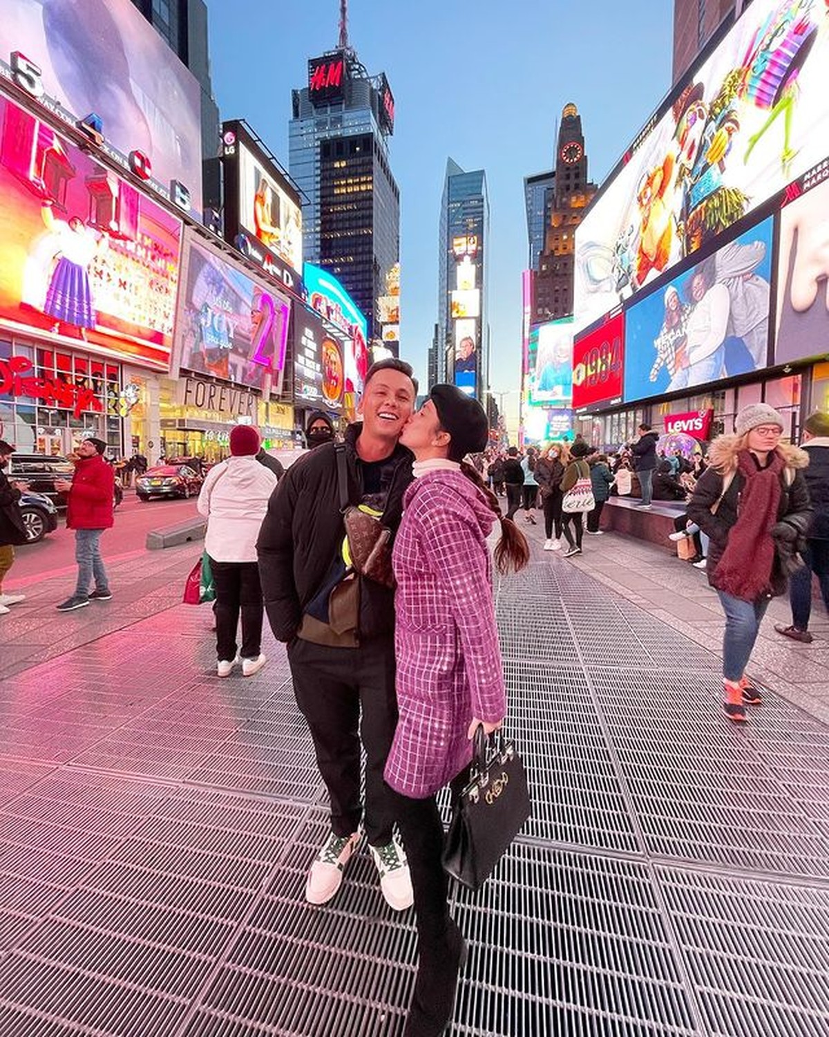 Ussy Sulistiawaty dan Andhika Pratama liburan berdua ke Amerika pertama kali tanpa anak-anak&period; Yuk intip potret mereka&excl;