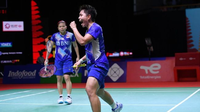Greysia Polii/Apriyani Rahayu berhasil lolos ke final Indonesia Open 2021 setelah menang atas Jongkolphan Kititharakul/Rawinda Prajongjai.
