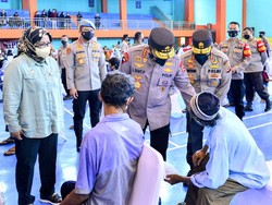 Cegah Corona Melonjak di Masa Nataru, Kapolri Gencarkan Akselerasi Vaksinasi
