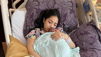<p>Nagita Slavina melahirkan anak keduanya di sebuah rumah sakit di Jakarta, Jumat, 26 November 2021. (Foto: Instagram @raffinagita1717)</p>