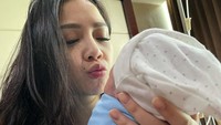 <p>Kita doakan semoga Bunda Nagita dan baby R sehat selalu. (Foto: Instagram @raffinagita1717)</p>