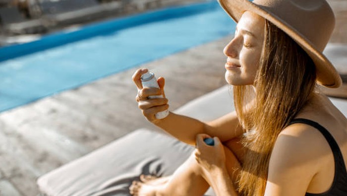 BeauPicks: Pilihan Buat Kaum Antiribet, Ini 4 Rekomendasi Sunscreen Spray dari Produk Lokal