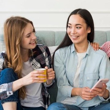 4 Trik Psikologis agar Disukai Orang Lain, Salah Satunya Berikan Pujian