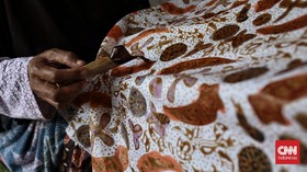 Pelan-pelan Memperkenalkan Batik di Paris Fashion Week