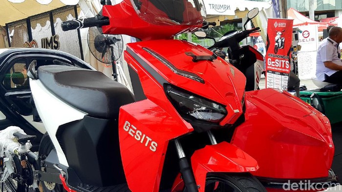 Mau Beli Motor Listrik Subsidi Gesits? Catat, Segini Daya Listrik Minimal di Rumah!