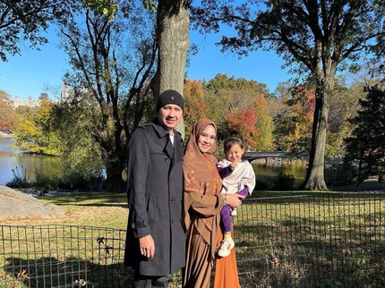 7 Potret Liburan Kartika Putri dan Putrinya, Nikmati Musim Gugur di Amerika Bun