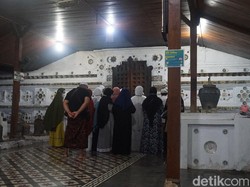 Wisata Religi Melihat Jejak Wali Songo Sunan Gunung Jati di Cirebon