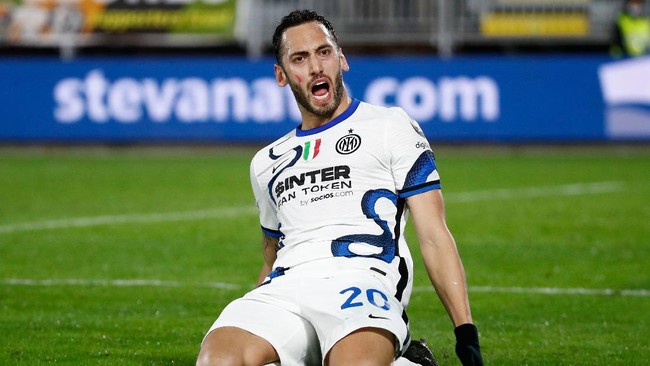 Inter Milan menang 2-0 atas Venezia dalam pertandingan lanjutan Liga Italia di Stadion Pierluigi Penzo, Venezia, Minggu (28/11) dini hari WIB.